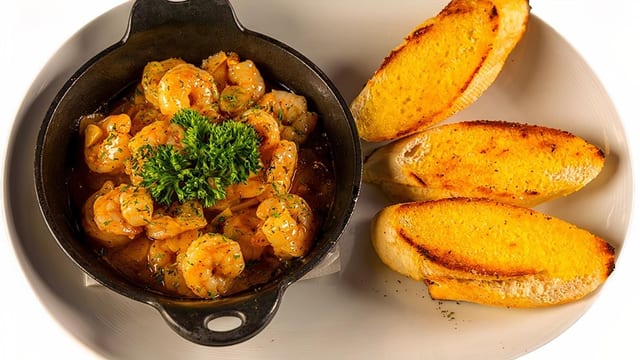 Camarones Al Ajillo / Garlic Shrimp.