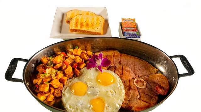 Jamón, Bistec Y Huevos / Ham, Steak and Eggs.
