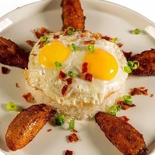 Huevos a La Cubana / Cuban Style Eggs