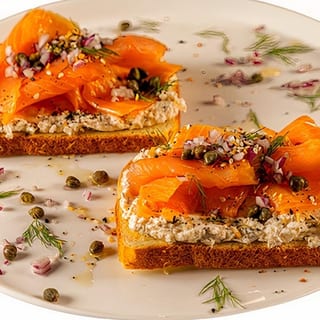 Tostada De Salmón Ahumado / Smoked Salmon Toast