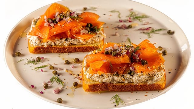 Tostada De Salmón Ahumado / Smoked Salmon Toast.