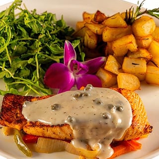 Salmón a La Plancha / Grilled Salmon